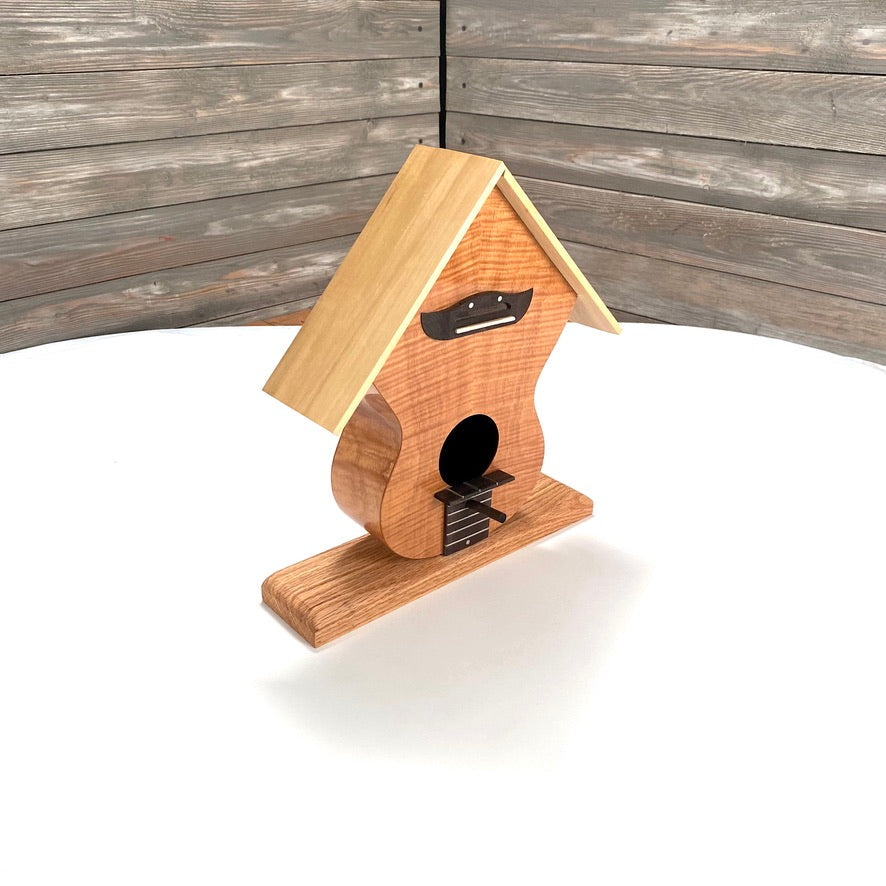 Hand-Made Ukulele Birdhouse (01)